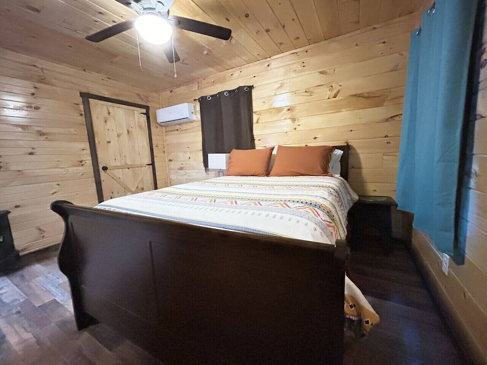 Wifi & Hot Tub, Large Family - Climb On in Rrg!