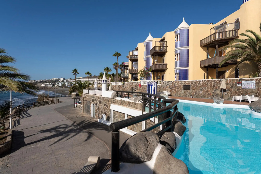 Altamar  52 with balcony&pool By CanariasGetaway