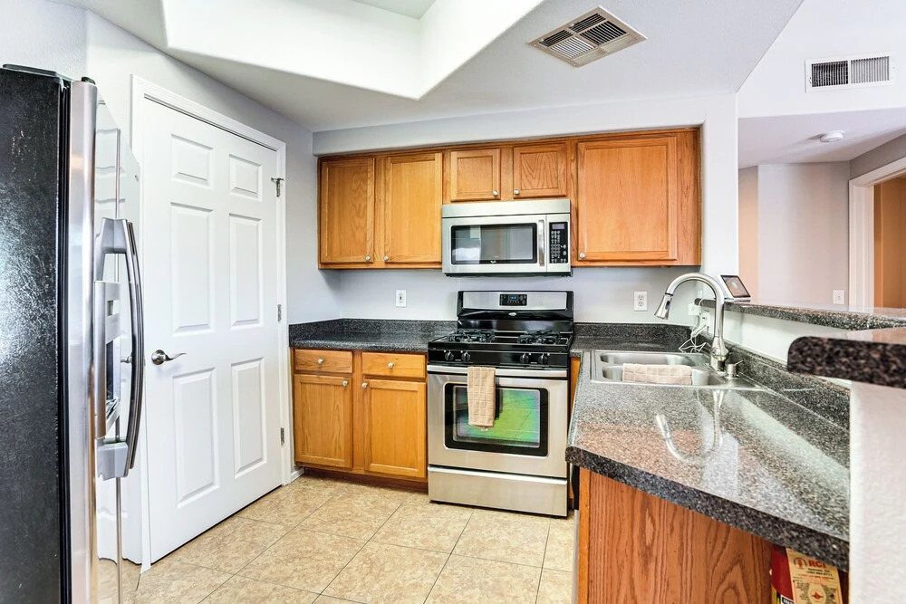 Quiet Phoenix Condo Near Westgate & Hiking Areas