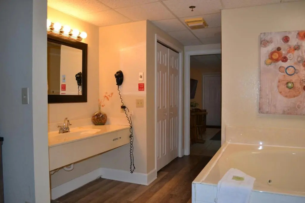 River Place Condos 609 1BD, 2 Bath