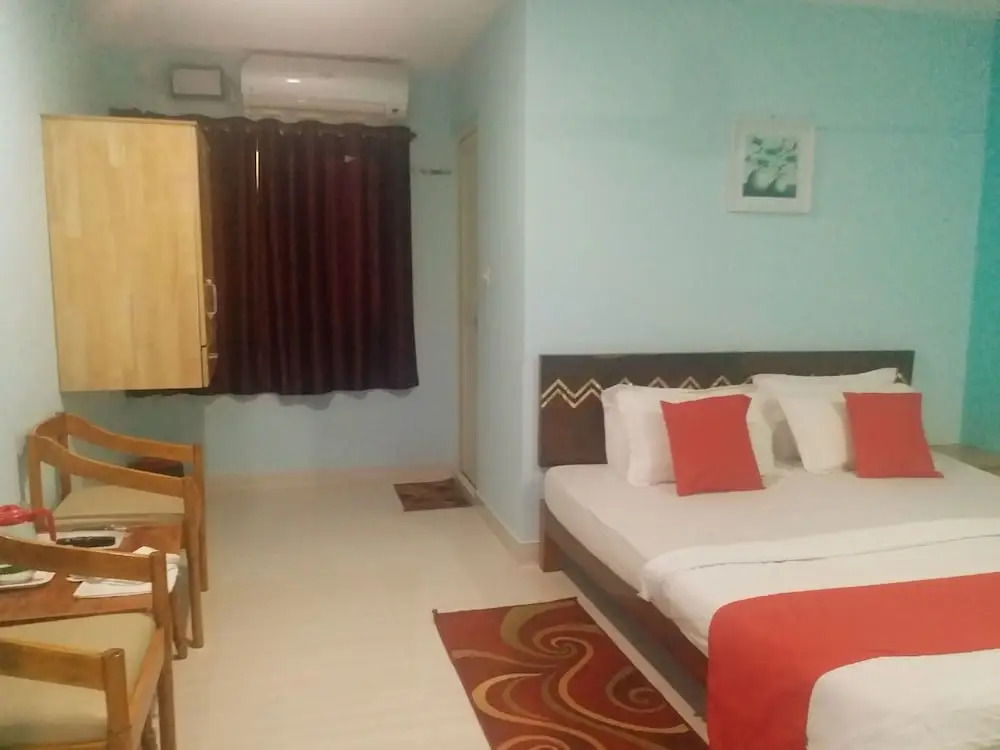 OYO 13305 Shriradha Nivas Home Stay