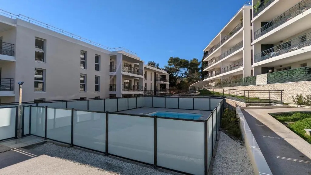 Superbe T2 en résidence avec piscine et parking
