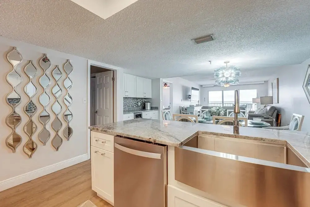 Beachfront Condo w/ Pool in Redington Shores