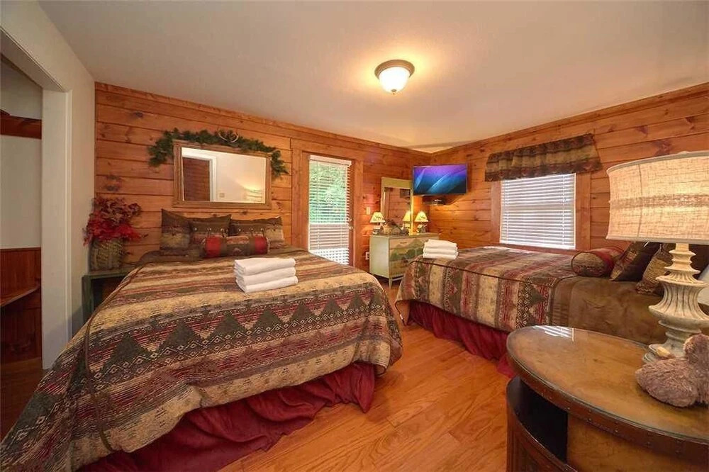 A Bear Creek 5 Bedroom Home with Hot Tub