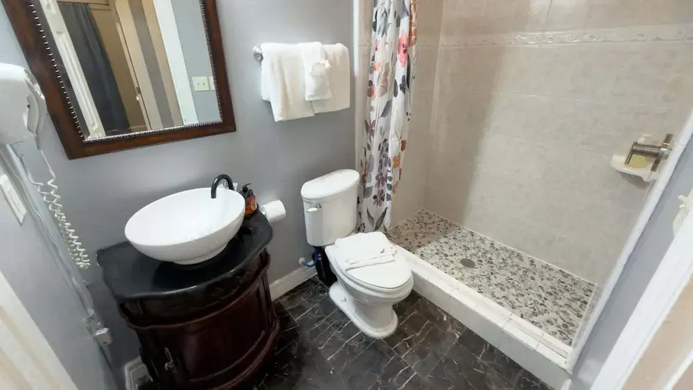 1st Floor Pool Affordable Near Beach 2 Bedroom Apts