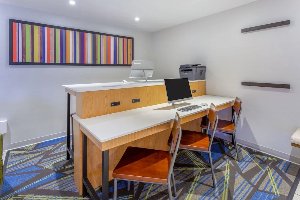 Holiday Inn Express Hotel & Suites Ex I-71/Oh State Fair/Expo Ctr