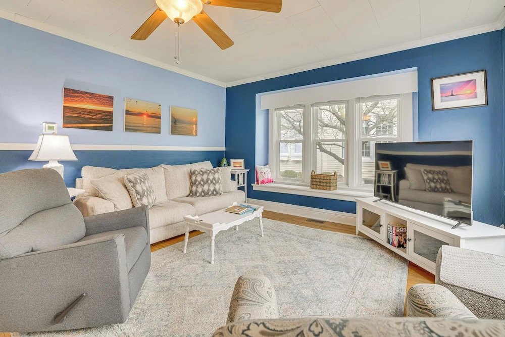 Ludington Home w/ 6 Bicycles < 1 Mi to Beach!
