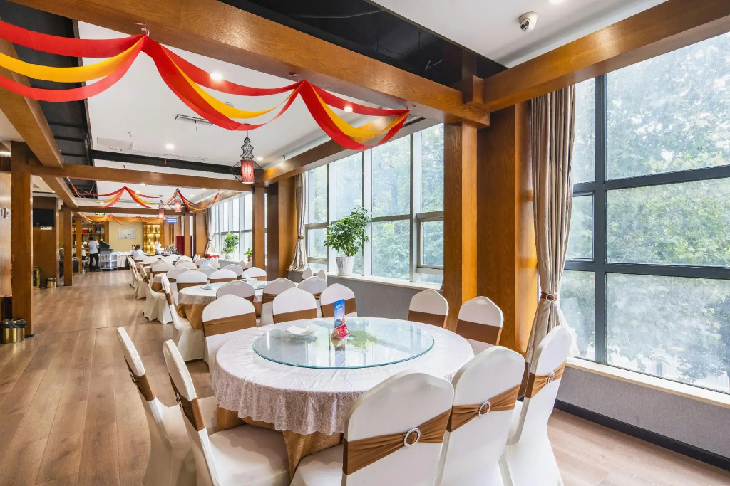 Xiangyang Hechi Shang Pin Hotel
