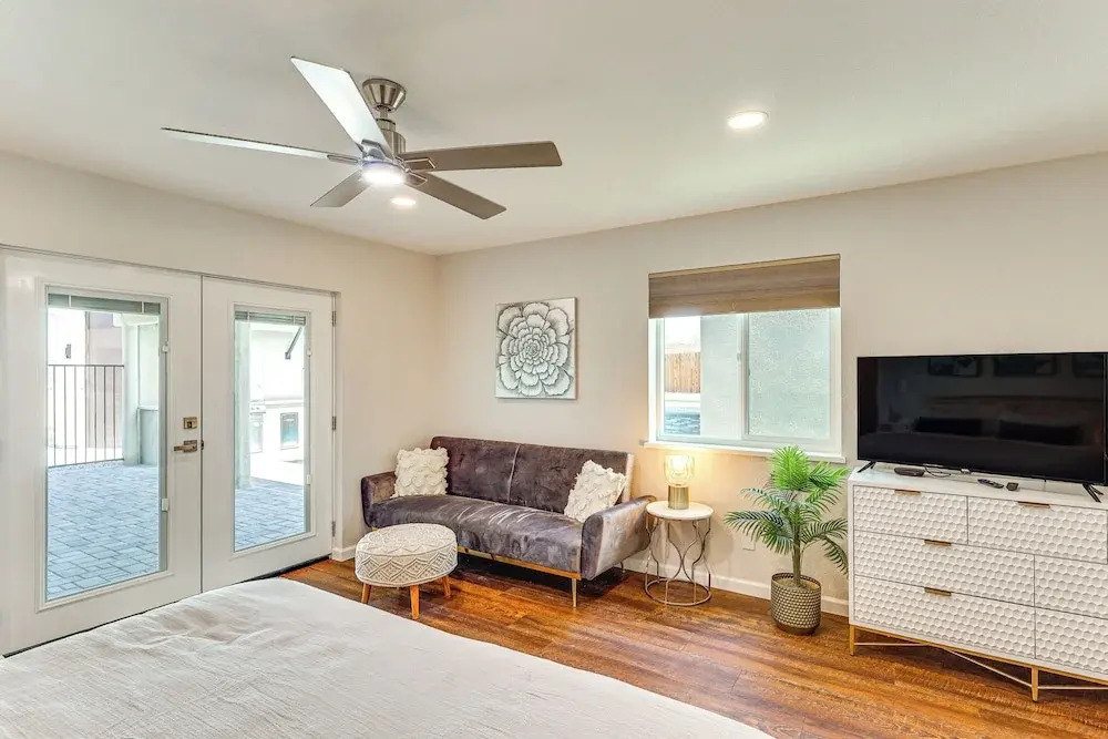 Casita + Chef's Kitchen: Lake Havasu Desert Oasis