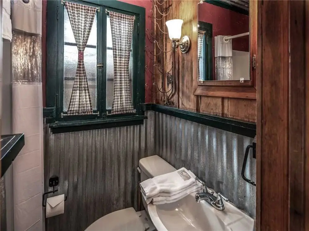 Apache Village 6, King Studio with Sleeper Sofa, Sleeps 3