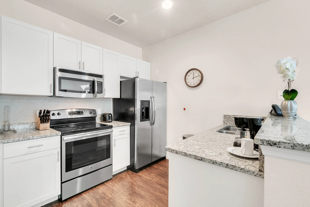 3 Bd 2 Ba Lucaya Village 18-102