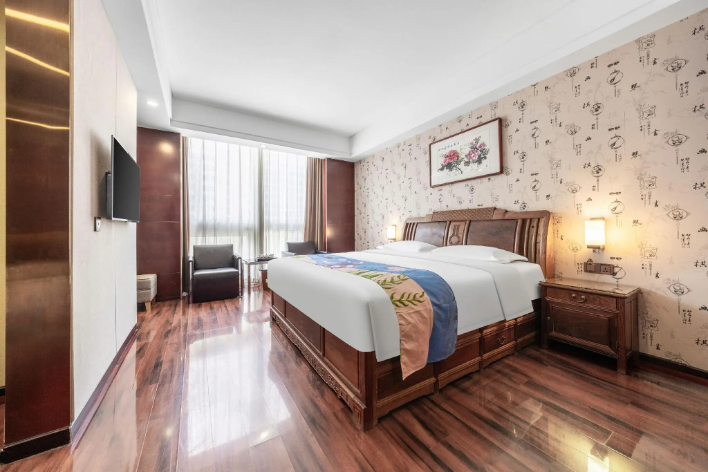 Chonpines Hotels·Caoqiao Metro Station