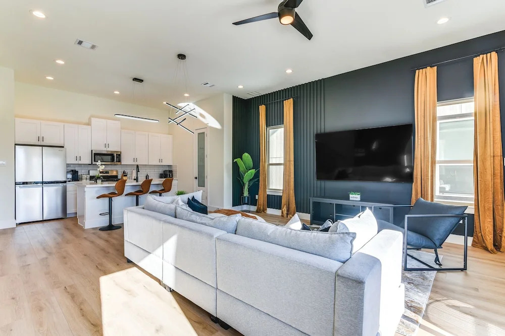 Houston Townhouse w/ Office & Home Gym