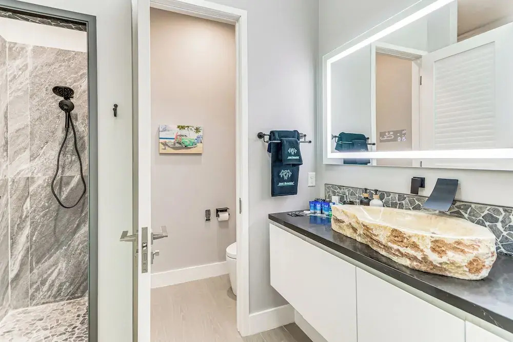 Golf Cart + Elevator: Retreat 1 Block to Beach