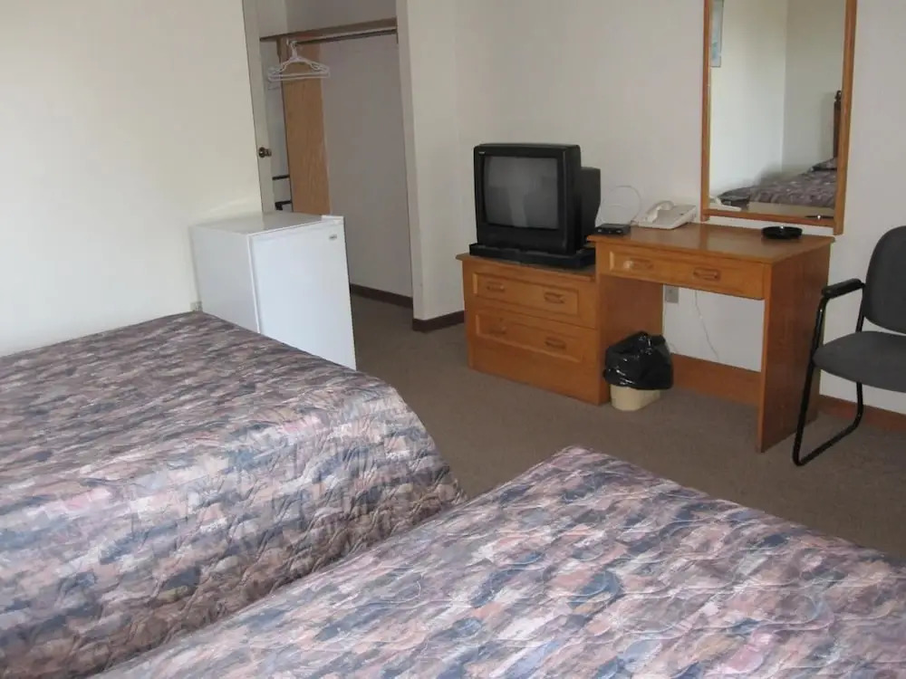 Clarkson Village Motel, 1815 Lakeshore Rd West Mississauga