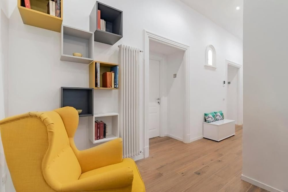 Leos Colosseum - Private Apartments