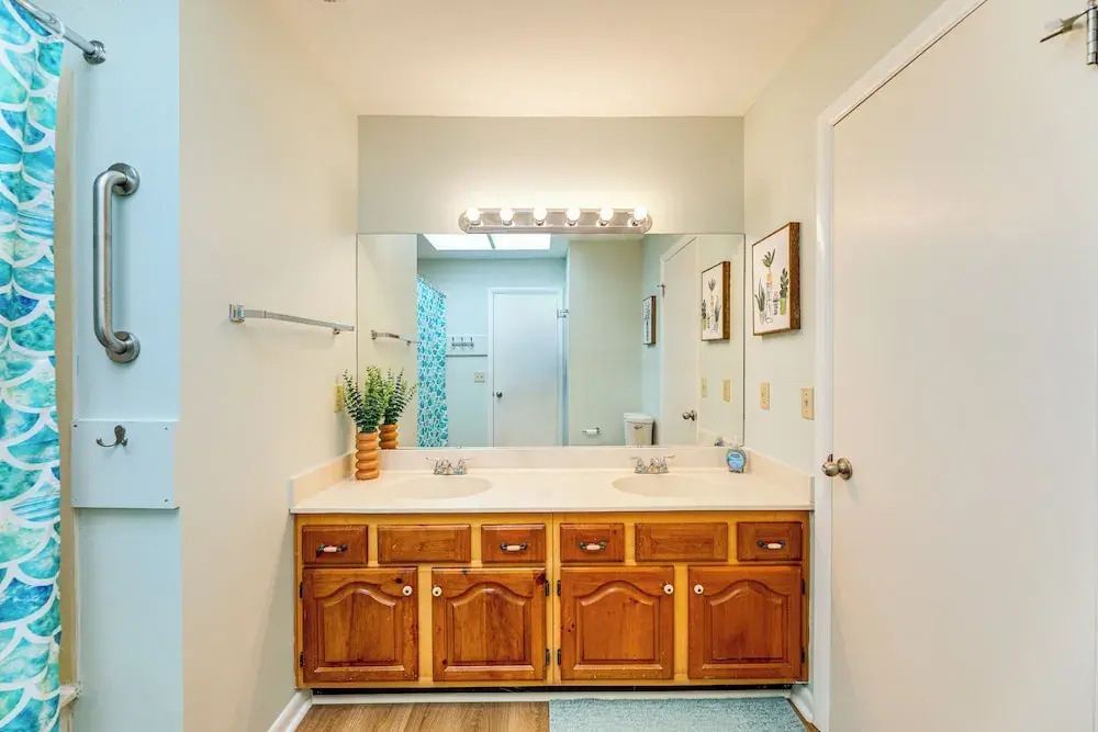 Beach Escape w/ Pool & Hot Tub Near Fenwick