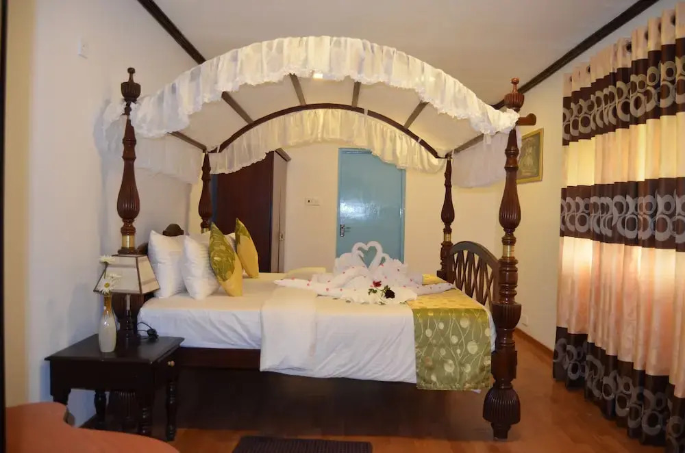 Golden Grove Villa