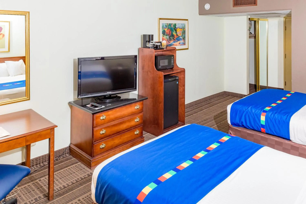 Park Inn By Radisson Sharon
