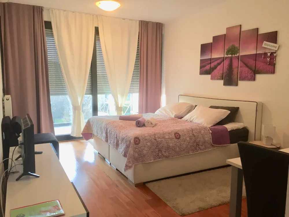 West Side Gallery Apartments