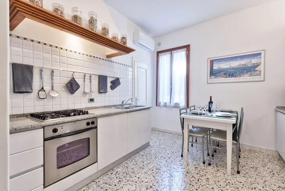 Tolentini Canal View Apartment