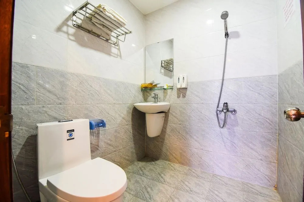 OYO 488 Hung Thu Hotel