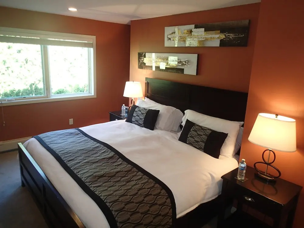 A View of the Lake B & B