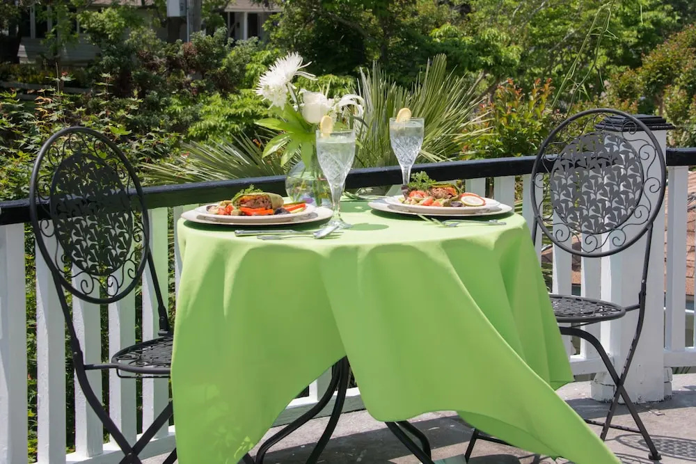 White Doe Inn Bed & Breakfast