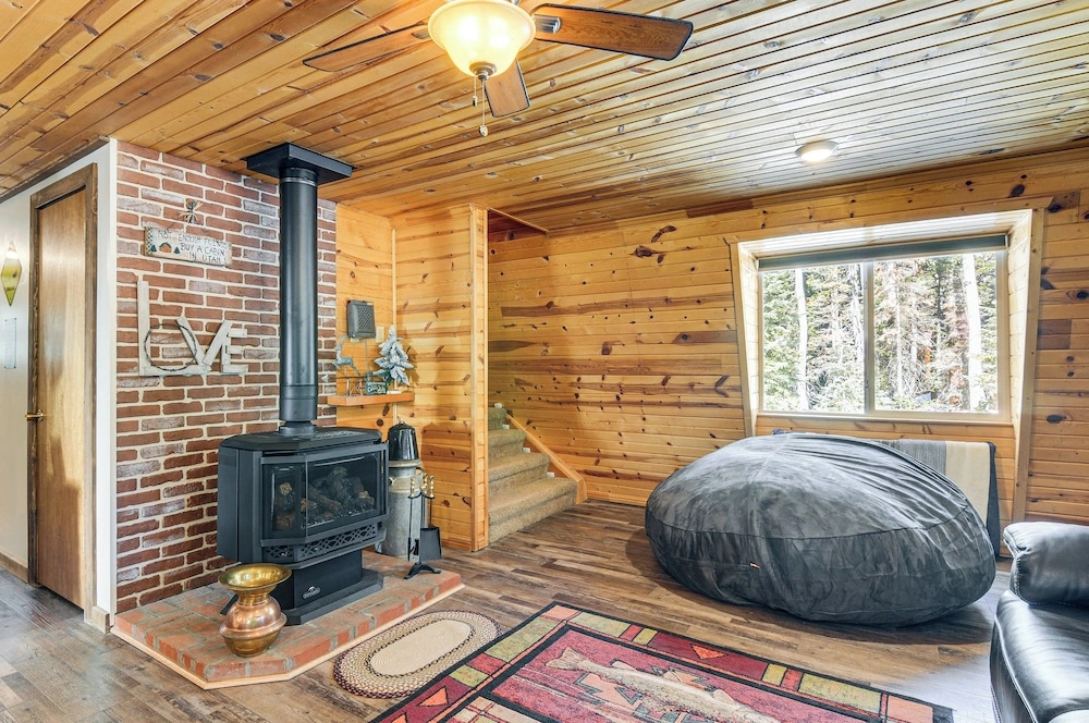 Nature Lovers Retreat! Family Duck Creek Cabin