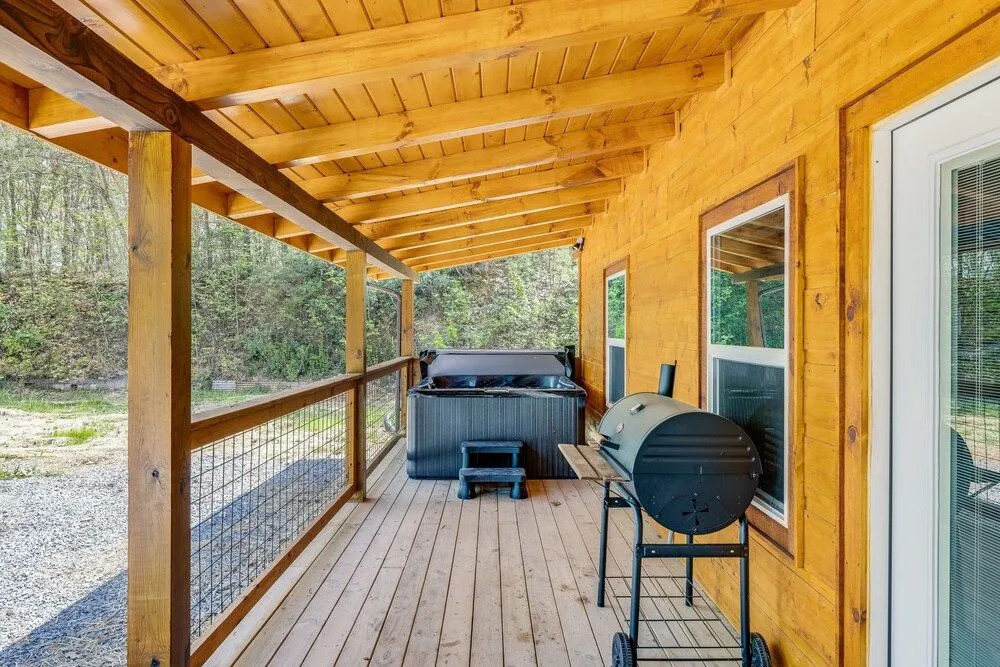 The Orange Cottage 2 Bedroom Cabin by Redawning