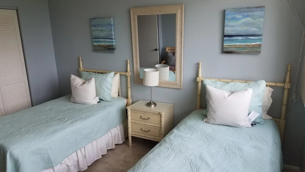 1055 Beach Condo E-404 2 Bedrooms 2 Bathrooms Condo