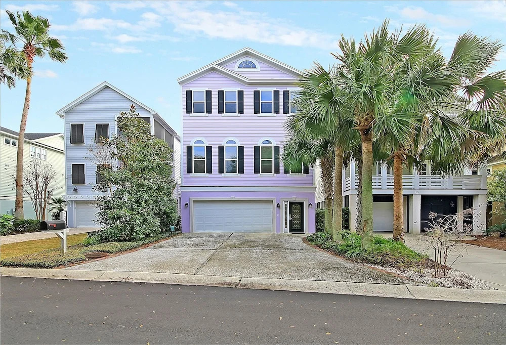 Sprawling Family W/ Pool & Game Room 6 Bedroom Home