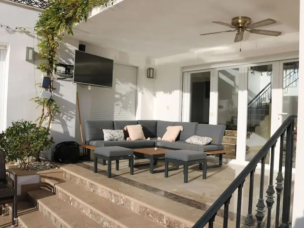 Villa in Granada with Sea Views & Pool