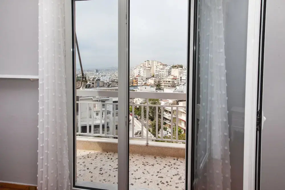 Modern apt with Increbilbe Athens Views