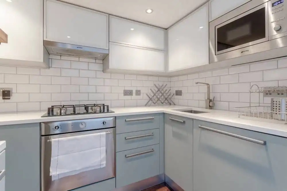 Stylish 2 Bedroom Flat With Large Garden