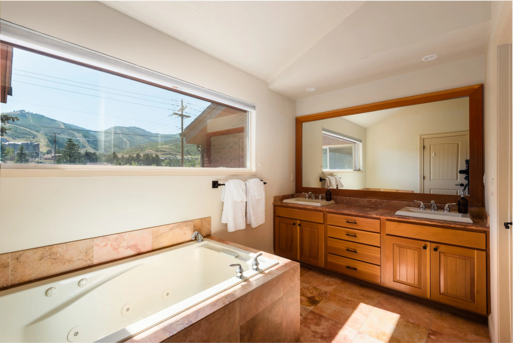 Charming Rustic Mountain Escape w/ Hot Tub & Table Tennis! ❤ by AvantStay