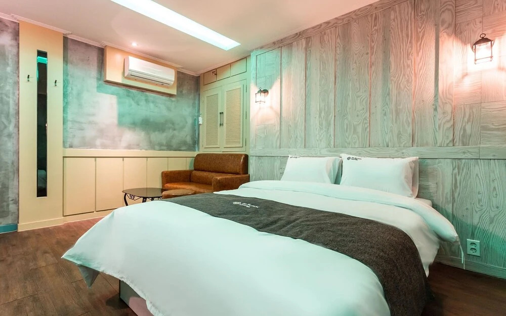 24 Block Hotel