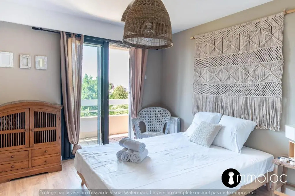 Air-conditioned apartment facing the port of Saint Laurent with 2 bedrooms