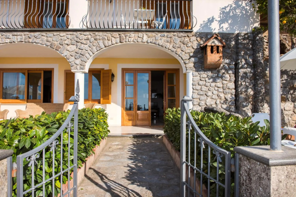 De Vivo Realty - Villa Savina Positano