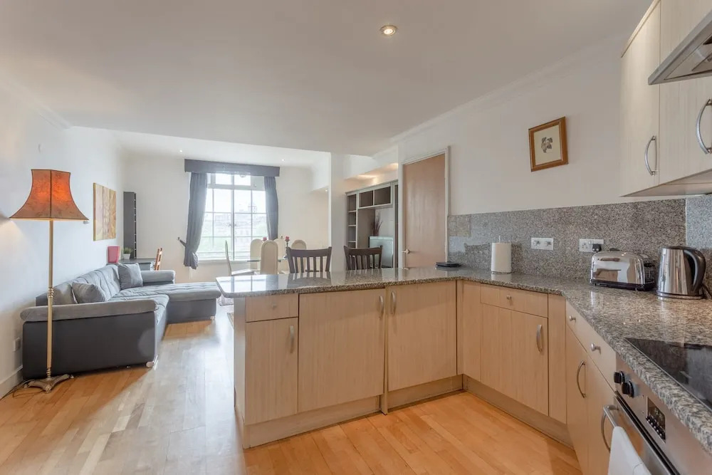 2 Bedroom Flat With Tower Bridge View