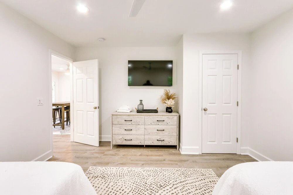 Golf, Dine & Swim: Sleek Palmetto Dunes Home!