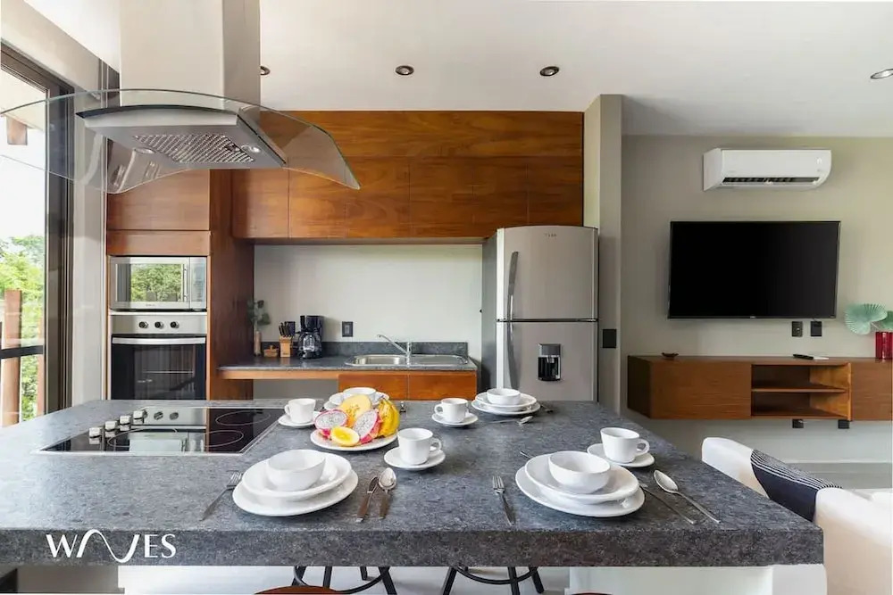 Luminous 2 BR with Roof Pool Close to Hotel Zone by Waves Management