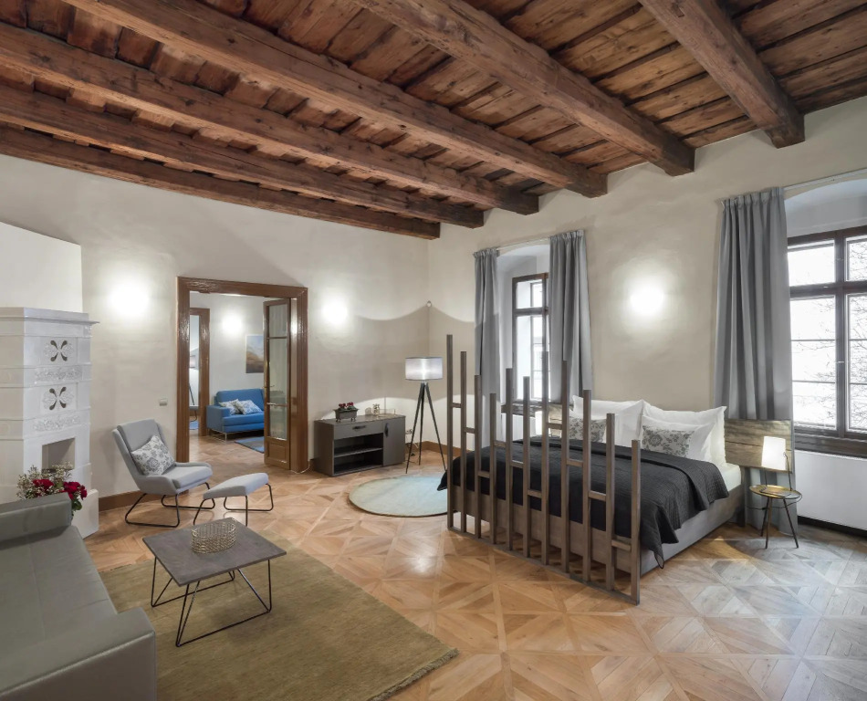 3 Epoques Apartments by Adrez