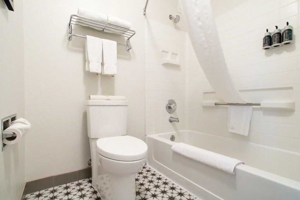 Oxford Suites Chico