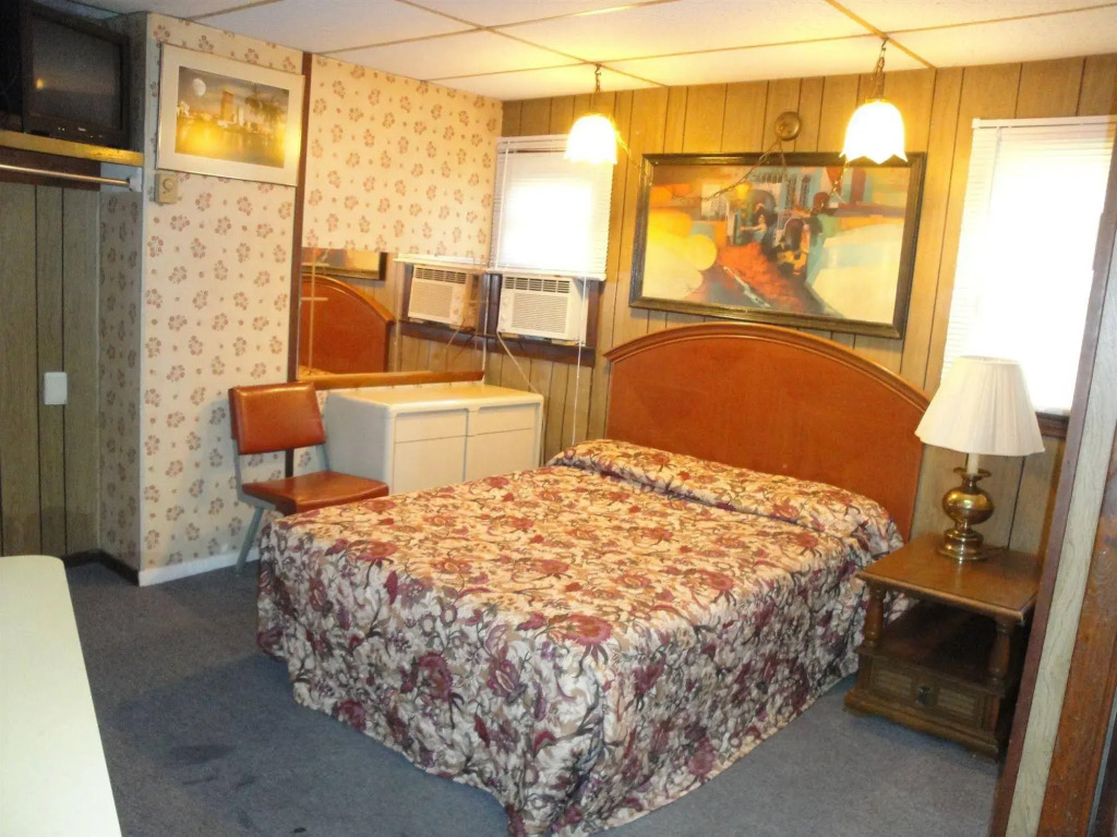 Jade Inn Motel