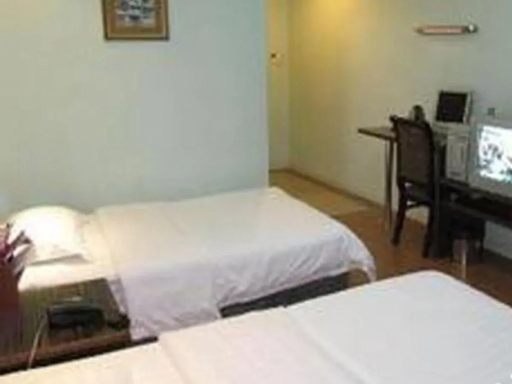 Jitai Hotel (Zhongshan North Road Metro Station)