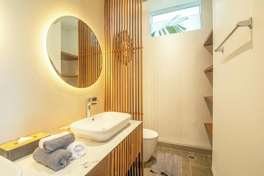 Elegant 5BR Modern Villa Steps From Caf Del Mar