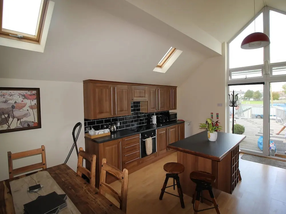 Hideaway 2 Bedroom Apartment by Cardiff Holiday Homes