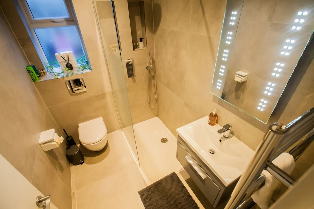 Surbiton Luxury Garden House 19A