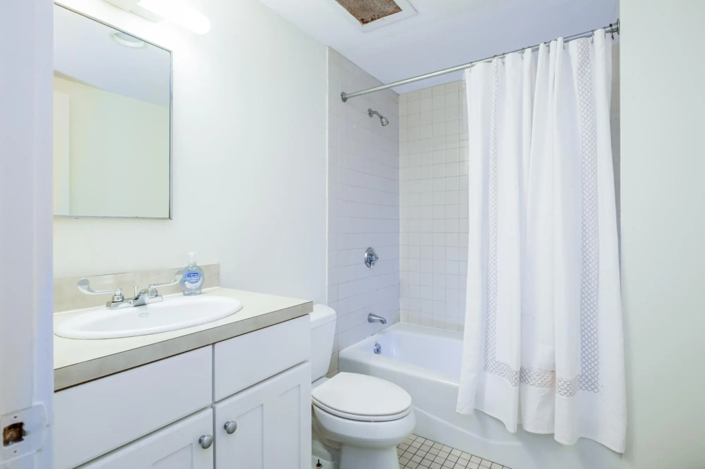 Luxury 2BR + 100 Walkscore | Theatre District | Evonify